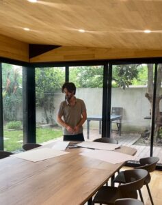 Gabriel Vincent donne un cours de Manga au studio Toulouse Lasserre