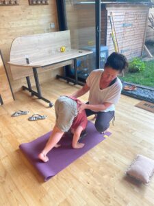 Position de yoga enfant
