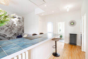 Vue du bar, qui sert d'espace repas